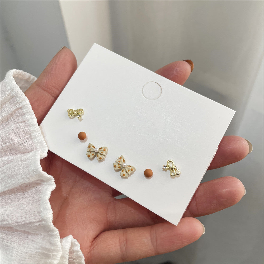 Al por mayor s925 Silver Needle Color Button Bear Both Heart Tres pendientes de tres piezas